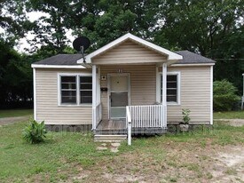 922 E Andrews Ave in Henderson, NC - Building Photo