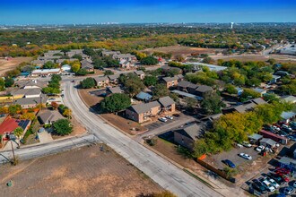 Villas de Sendero in San Antonio, TX - Building Photo - Building Photo