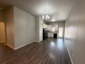 623 N Elkhart Ave in Lubbock, TX - Foto de edificio - Building Photo