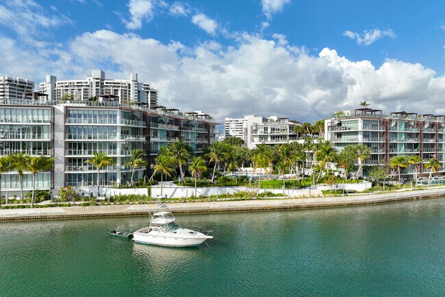 Bella Isla in Miami Beach, FL - Building Photo - Building Photo