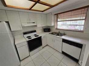 11183 NW 7th St in Miami, FL - Building Photo - Building Photo