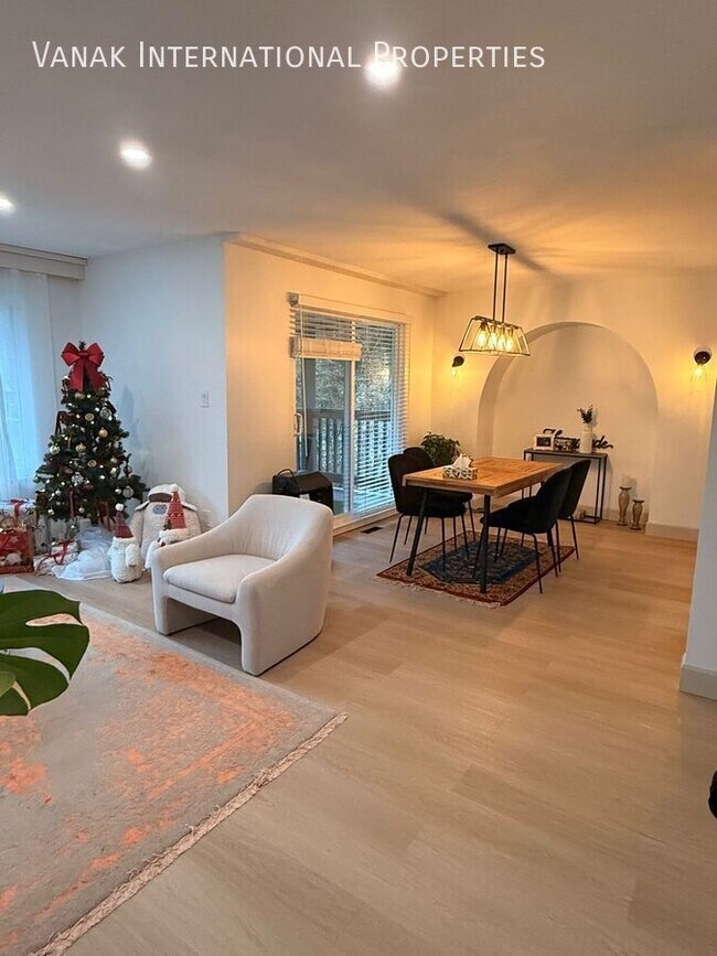 2152 Stirling Ave in Port Coquitlam, BC - Building Photo - Building Photo