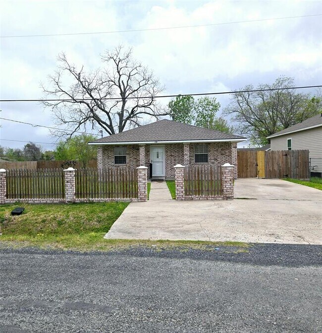 property at 338 S Algeria St