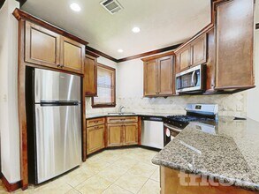 103 Lullaby Ln in Montgomery, TX - Foto de edificio - Building Photo