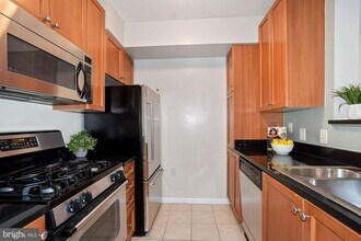 851 N Glebe Rd in Arlington, VA - Building Photo - Building Photo