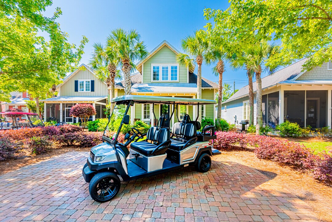 2442 Bungalo Ln in Destin, FL - Building Photo