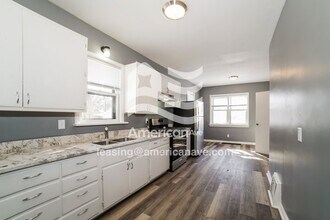 204 E Thrush Ave in Peoria, IL - Building Photo - Building Photo