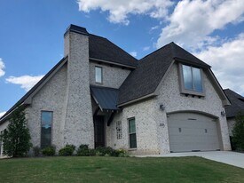 Beautiful Brick Home in Mimms Trail in Auburn, AL - Building Photo