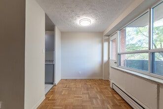 839 Roselawn Ave in Toronto, ON - Building Photo - Building Photo