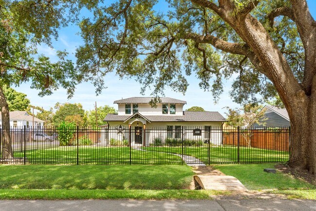 901 Melbourne St in Houston, TX - Building Photo - Building Photo