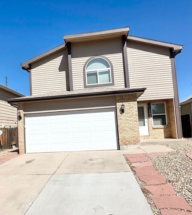 1582 Sausalito Dr in Colorado Springs, CO - Foto de edificio