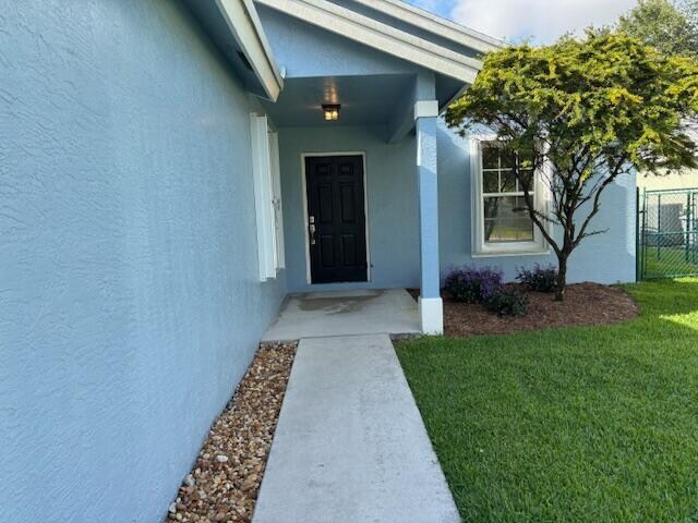 2844 SW Regal Terrace in Stuart, FL - Building Photo - Building Photo