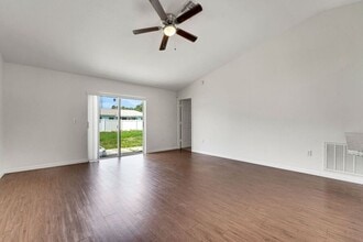 631 Reflections Loop W in Winter Haven, FL - Building Photo - Building Photo