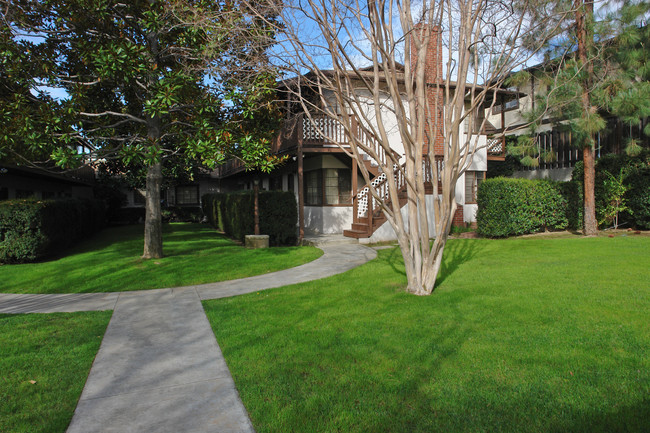 45 S Vinedo Ave in Pasadena, CA - Building Photo - Building Photo