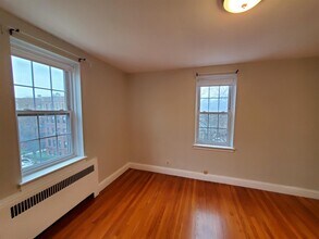 16 Ware St, Unit 42 in Cambridge, MA - Foto de edificio - Building Photo