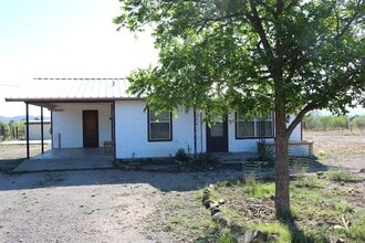 410 Mountain View Rd in Alpine, TX - Building Photo - Building Photo