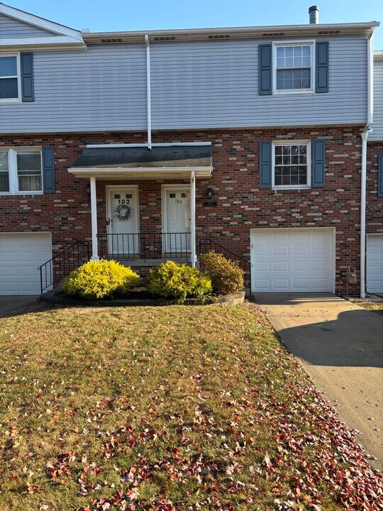 103 Parkridge Ln in Moon Township, PA - Foto de edificio