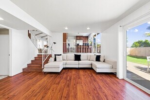 14287 Minorca Cove in Del Mar, CA - Building Photo