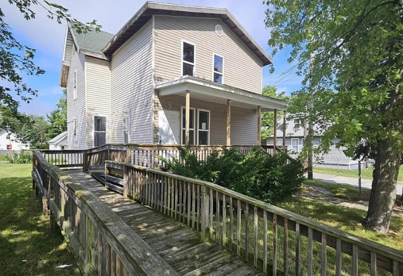 1303 Buffalo St in Michigan City, IN - Foto de edificio