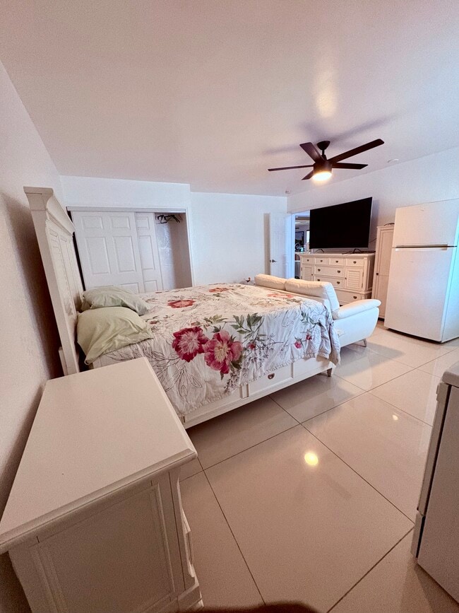 8505 Southampton Dr in Miramar, FL - Building Photo - Building Photo