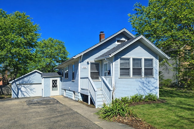 property at 1026 E Woodrow Ave