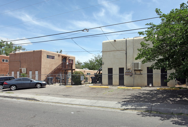 321-325 Pennsylvania St NE in Albuquerque, NM - Building Photo - Building Photo