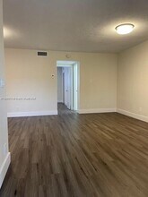 541 Blue Heron Dr in Hallandale Beach, FL - Building Photo - Building Photo