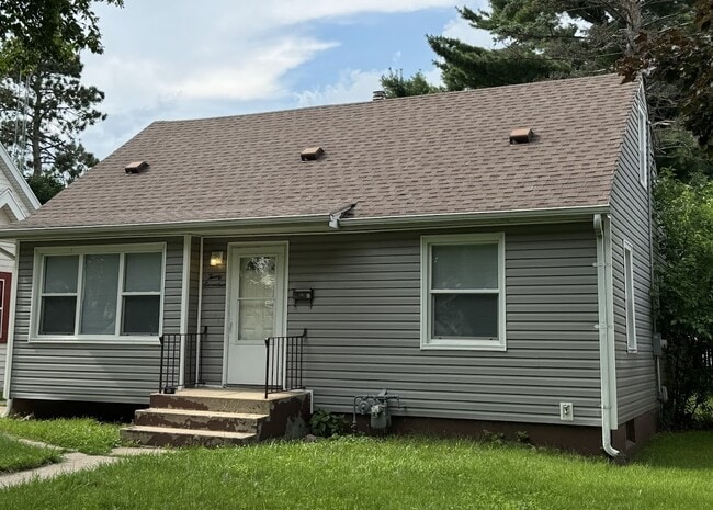 2017 Van Wie Ave in Rockford, IL - Building Photo - Building Photo