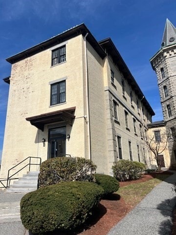 201 Thorndike St in Lowell, MA - Building Photo
