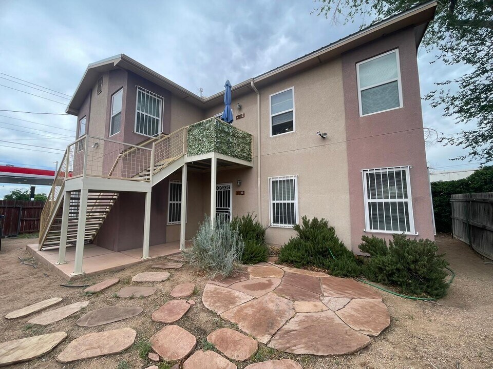 407 Harvard Dr SE in Albuquerque, NM - Building Photo