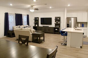 1002 Austin Byu Dr in Hutto, TX - Building Photo