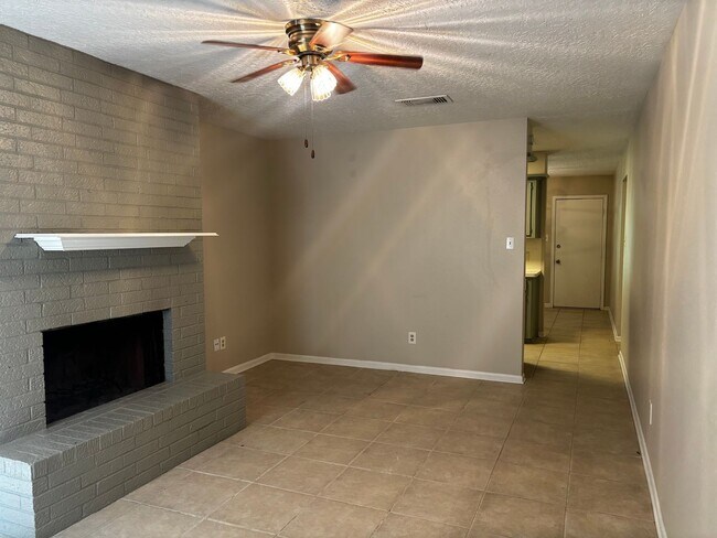 3009 Manor Ln in Huntsville, TX - Building Photo - Building Photo