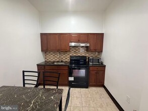 4428 Chestnut St in Philadelphia, PA - Foto de edificio - Building Photo