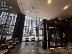 11-1011 Yorkville Ave in Toronto, ON - Building Photo - Building Photo