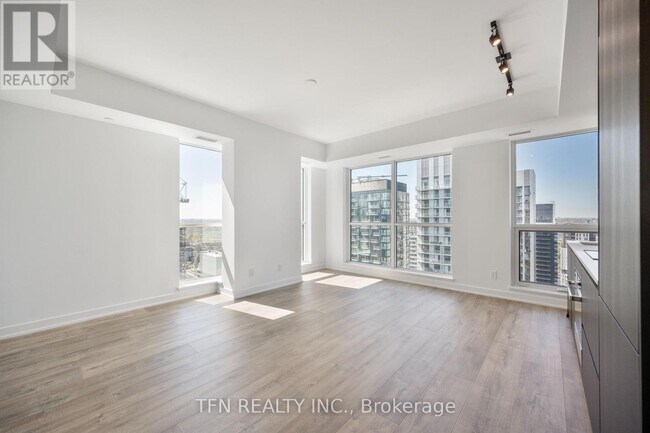 327-4327 King St W in Toronto, ON - Building Photo - Building Photo