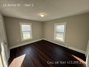 45 Aspen St in Ware, MA - Foto de edificio - Building Photo