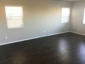 10511 Mojave Ridge Ct in Las Vegas, NV - Building Photo - Building Photo