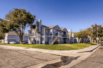 1843 Cosmic Dr in Las Vegas, NV - Building Photo - Building Photo