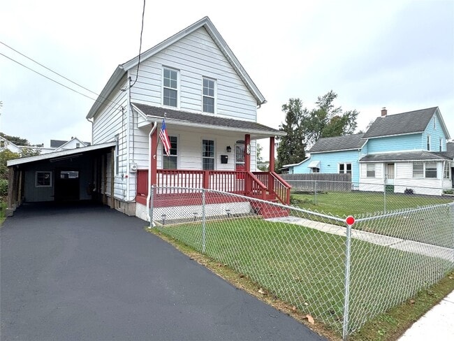 property at 32 William St