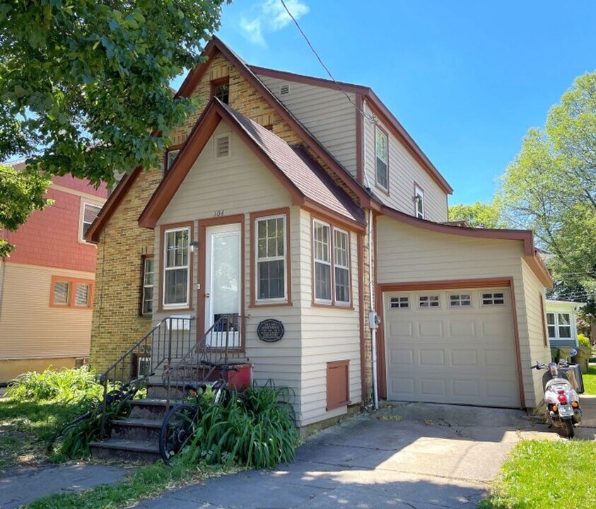104 S Randall Ave in Madison, WI - Building Photo