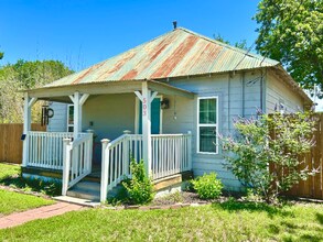 503 Pecan St in Bastrop, TX - Building Photo - Building Photo