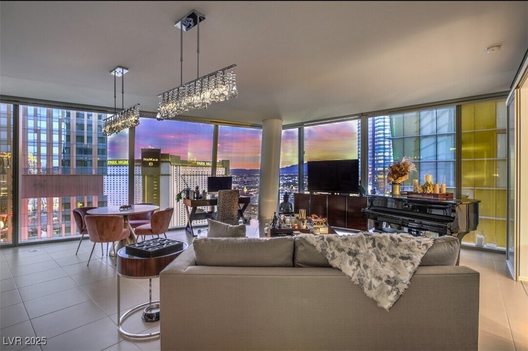 3722 S Las Vegas Blvd in Las Vegas, NV - Building Photo