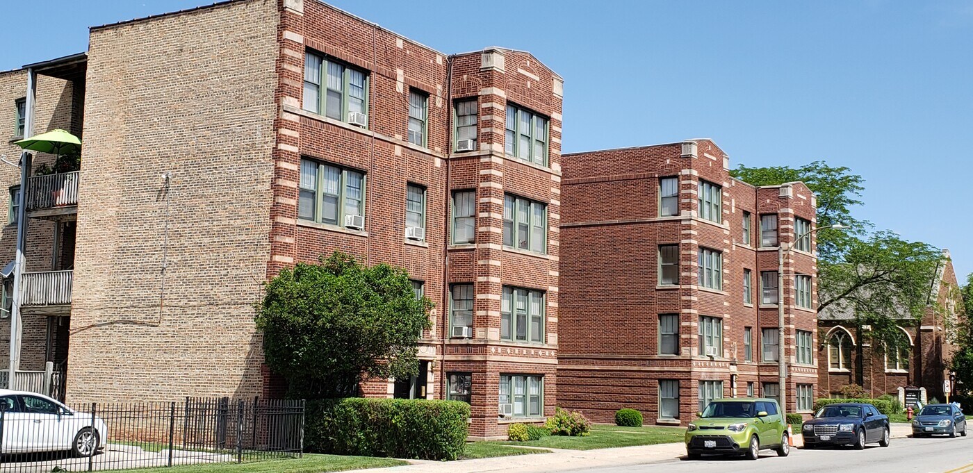 318 N 5th Ave in Maywood, IL - Building Photo