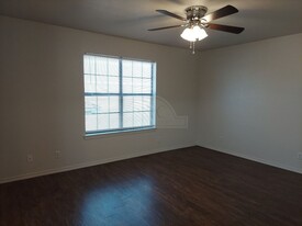 904 McDaniel Cir in Killeen, TX - Building Photo - Building Photo