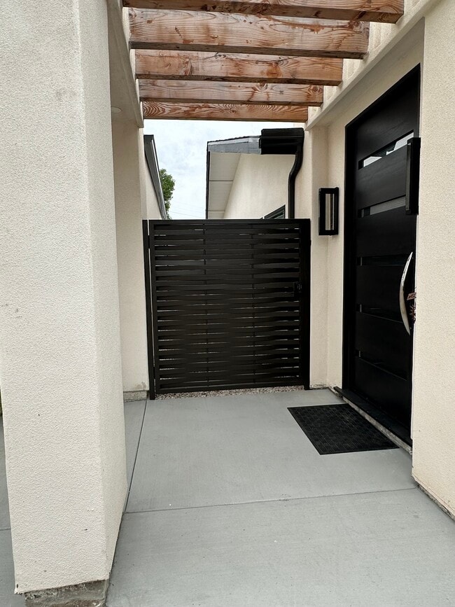 270 Camino del Cerro Grande in Bonita, CA - Foto de edificio - Building Photo