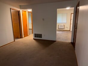 1543 Hubbard Rd in Madison, OH - Building Photo - Building Photo