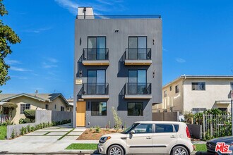 2206 Carmona Ave in Los Angeles, CA - Building Photo - Building Photo