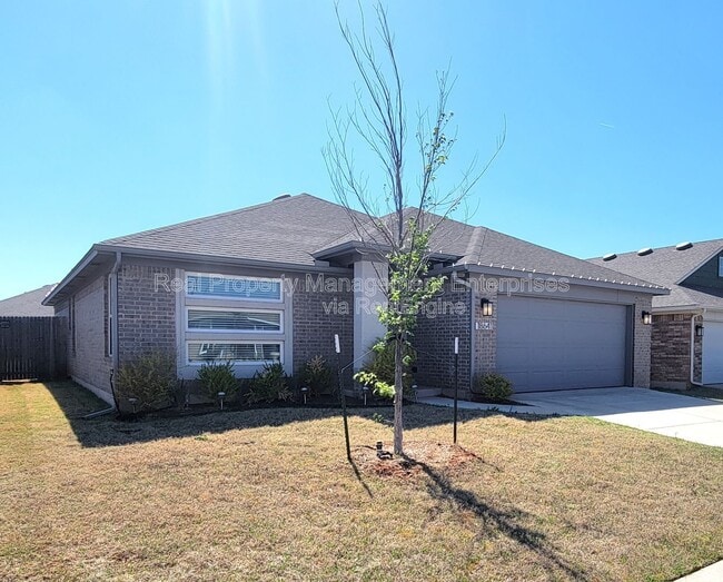 18641 Cantar Dr in Edmond, OK - Building Photo - Building Photo