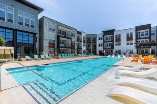 Birdie on Woodland Greens in Austin, TX - Building Photo
