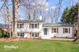 2112 Pebble Dr in Greensboro, NC - Building Photo